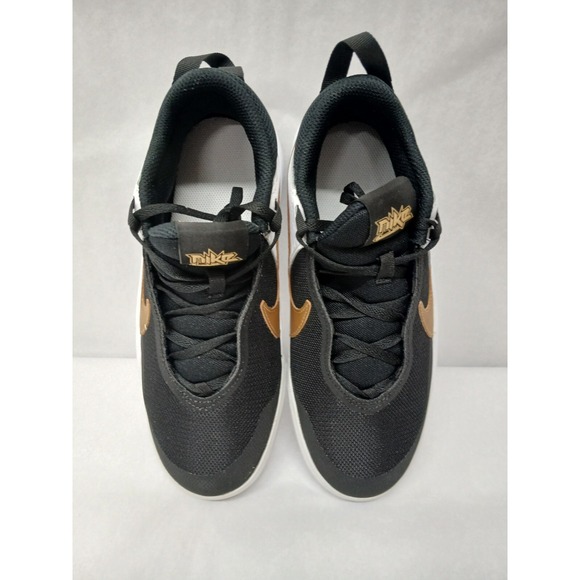 Nike‎ Kids Team Hustle D 10 Basketball Shoes CW6735-002 Black Gold Sz 5.5 - Picture 5 of 11